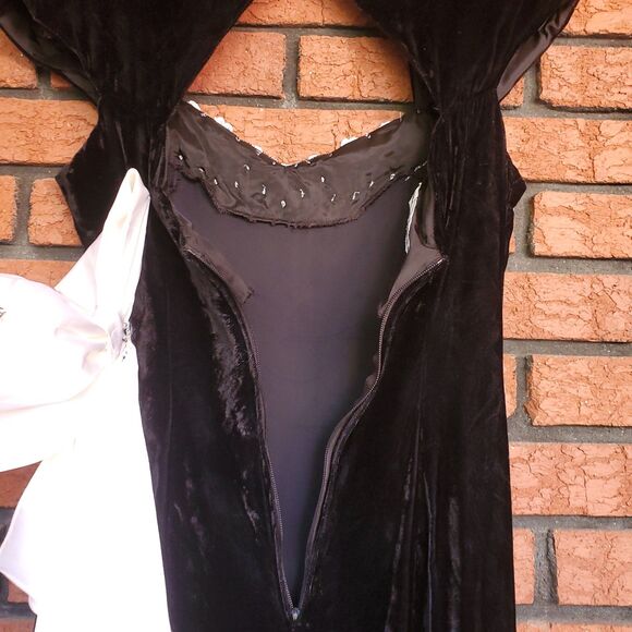 Vintage Roberta Black Velvet Maxi Dress 26" Waist White Bow Beaded Lace - Picture 7 of 14